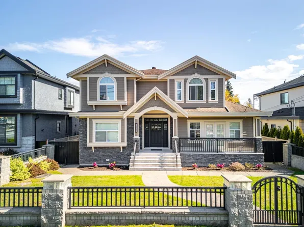 8588 Armstrong Ave, Burnaby, BC V3N 2H3