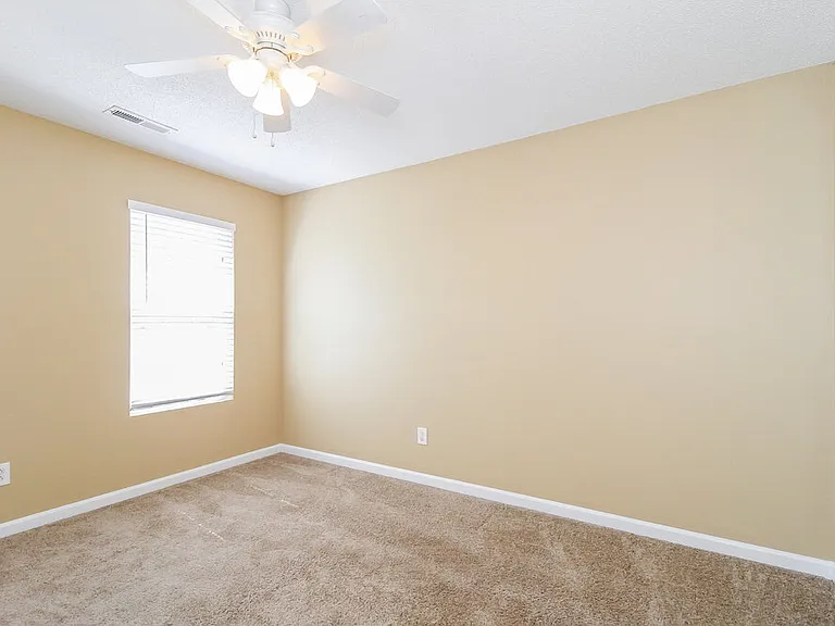 300 Creekview Dr — Photo 15