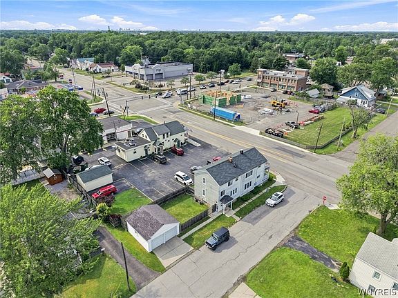 2nd image of 799 Center Rd