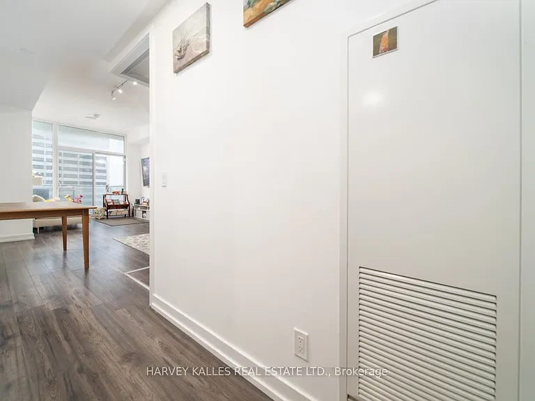 33 Helendale Ave #2607 — Photo 7