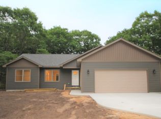 1739 Old Cabin Dr, Interlochen, MI 49643