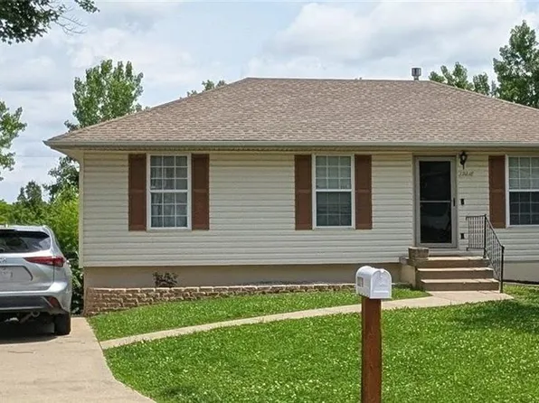 19218 Ponca Dr, Independence, MO 64056