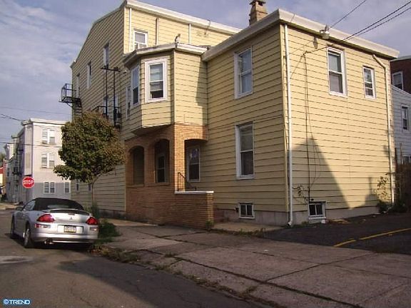 View from the right rear showing offstreet parking