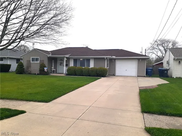 861 Lake Breeze Rd, Sheffield Lake, OH 44054