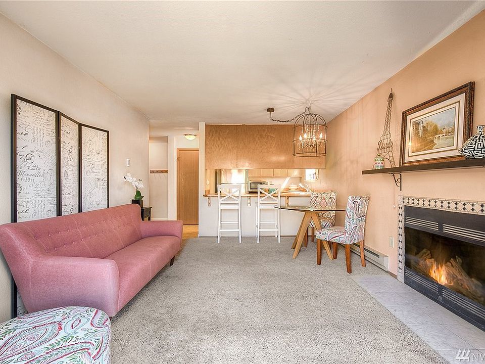 1st image of 20301 19th Ave NE APT 601