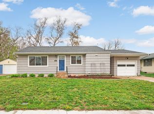 615 7th St E, Chaska, MN 55318