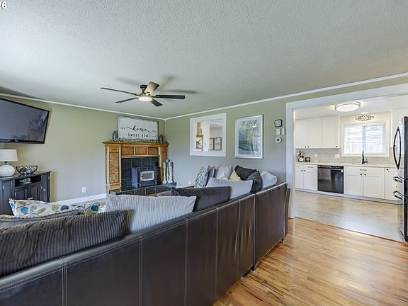 4th image of 541 Durham Ave