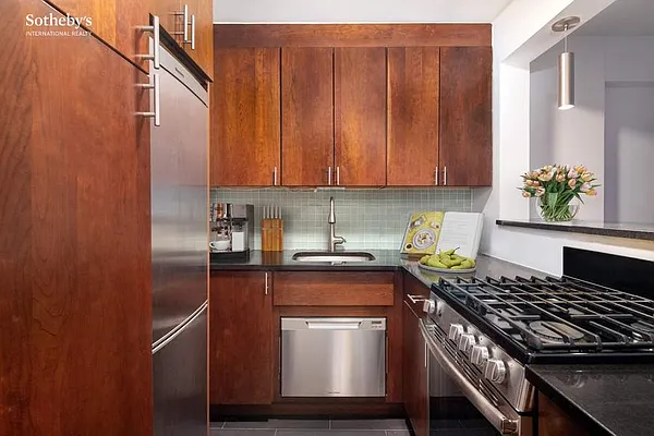 Sold by Sotheby's International Realty | media 2