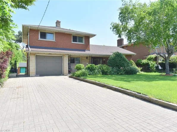 372 Fennell Ave W, Hamilton, ON L9C 1G4