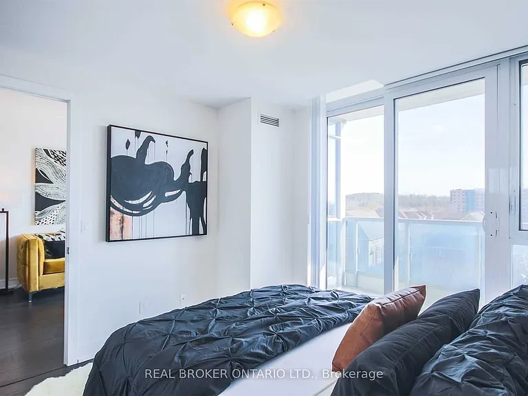 9471 Yonge St #623 — Photo 13