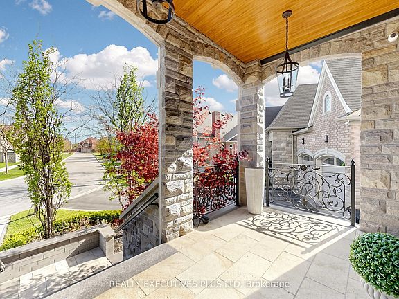 3rd image of 10 Sim Hill Cres