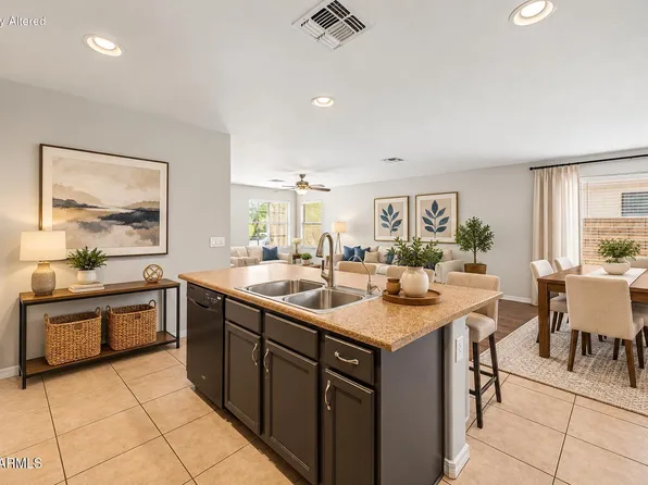 32974 N SANDSTONE Drive, San Tan Valley, AZ 85143