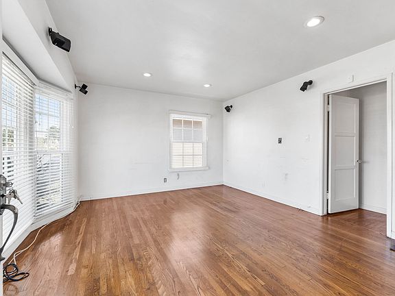4th image of 212 E 138th St