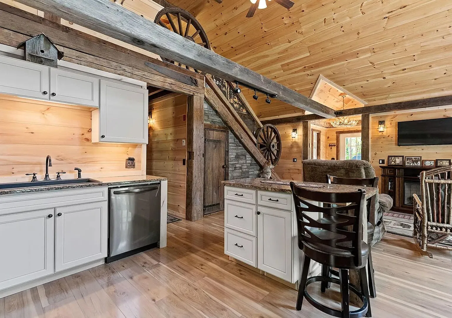 Gorgeous Custom Rustic Style home with heat included! — Photo 2