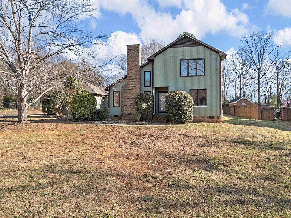 1st image of 207 Woodgrove Trce