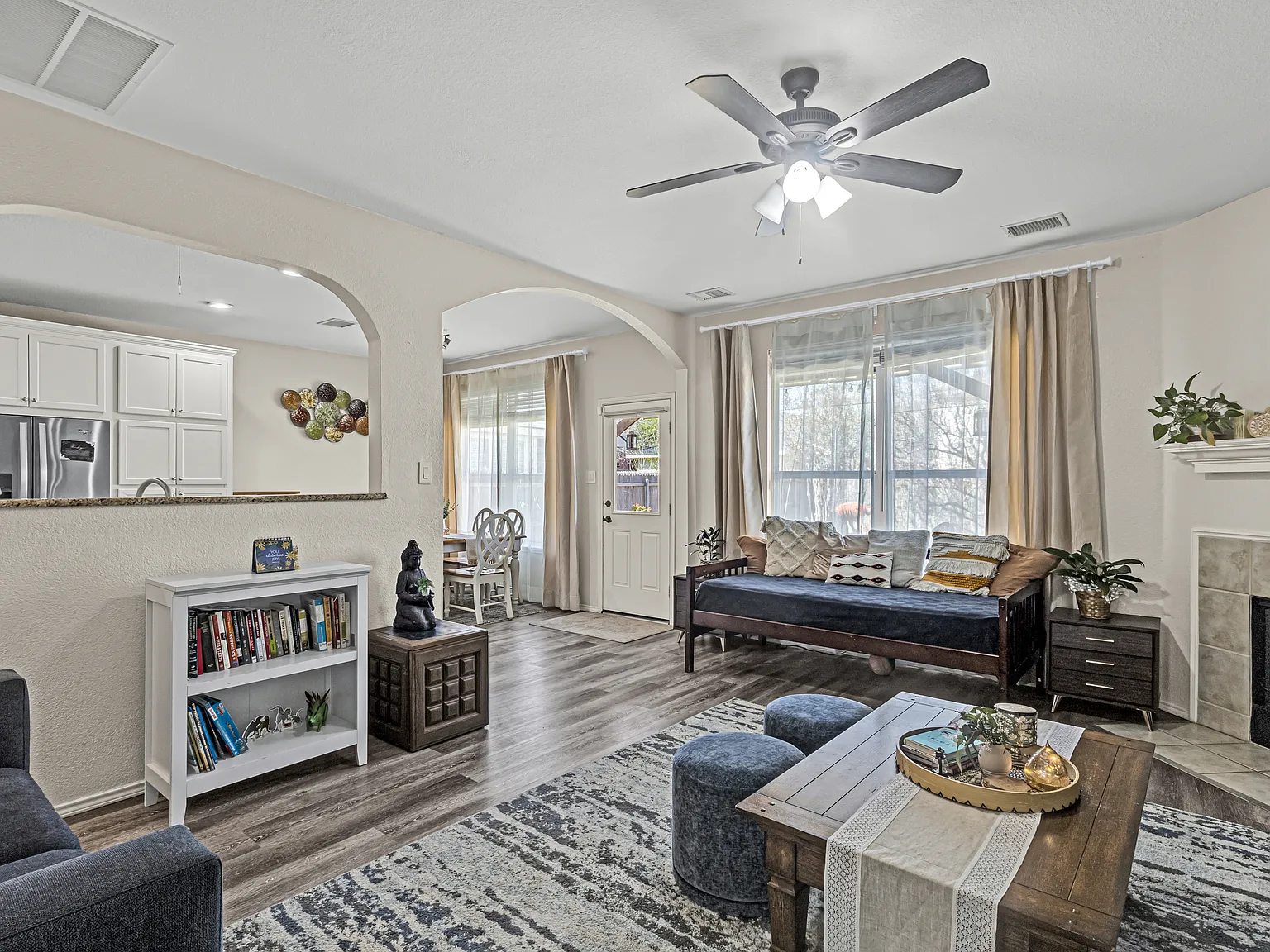 3 bed, 1852 sqft, $2,600 — Photo 3