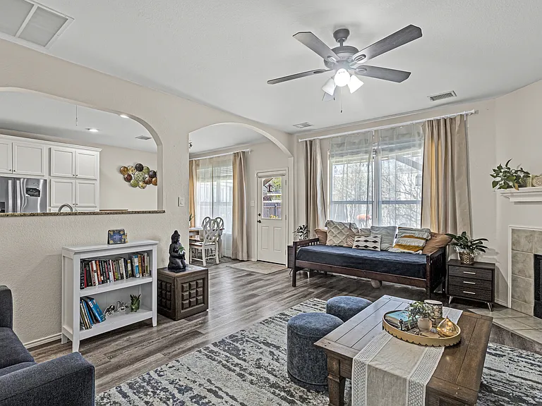 11833 Porcupine Dr — Photo 3