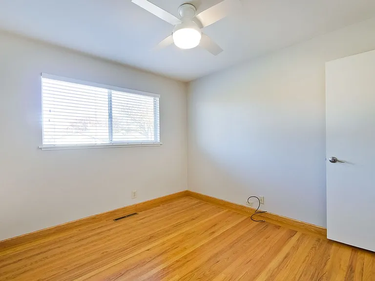 4712 Clarendon Dr — Photo 14