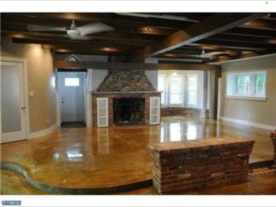 2nd image of 2105 Willow Way
