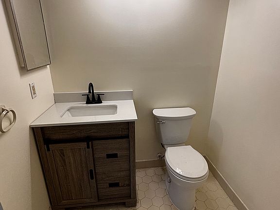 4th image of 31 Lindsey Ct #31