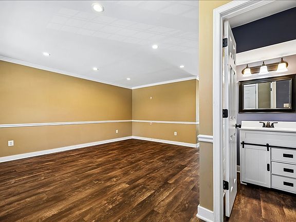 5th image of 6630 Commodore Ct