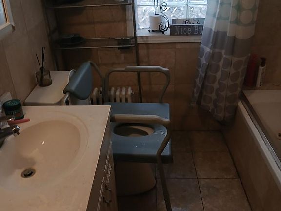 5th image of 1421 N Austin Blvd