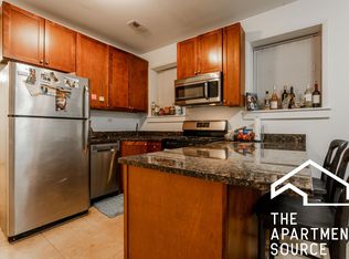 1332 W Nelson St, Chicago, IL 60657