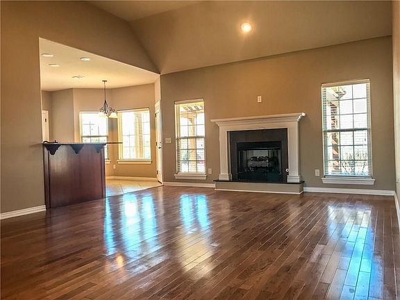 2nd image of 1051 Tarah Knolls Cir