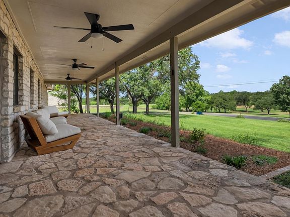 2nd image of 113 W Bluebonnet Road