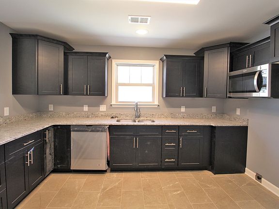 4th image of 554 Park Ave #D