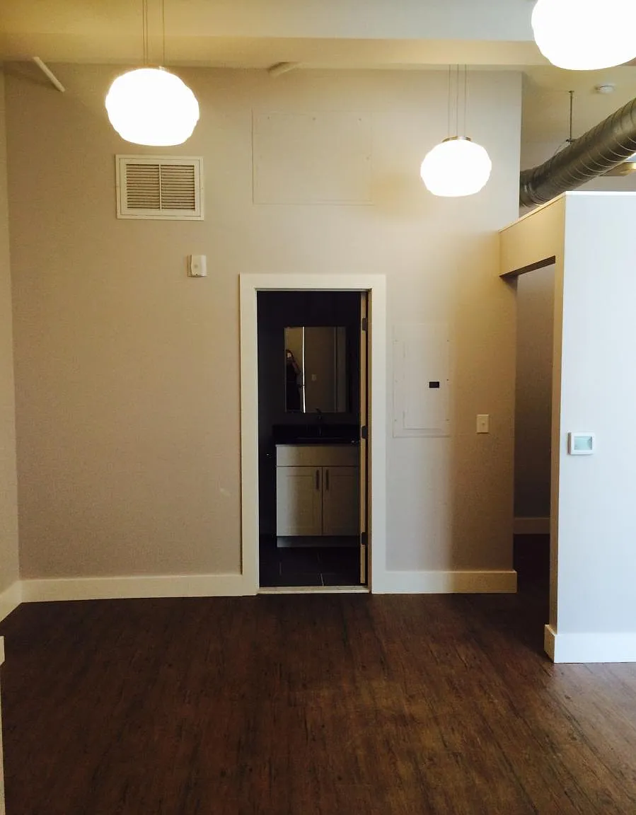 4 E Athens Ave — Photo 4