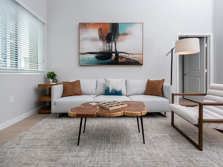 Downtown Ontario Luxury Apartments — Photo 44