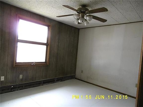 3rd image of 404 Betty St