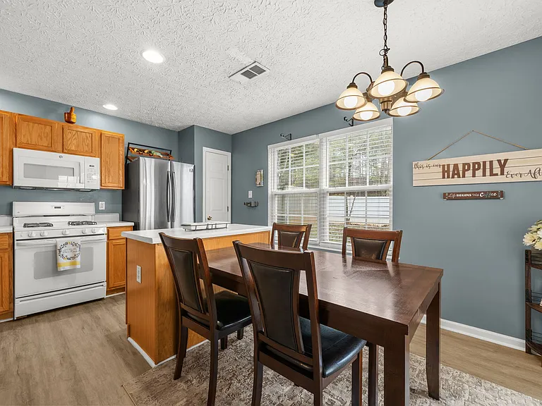 188 Ilex Dr — Photo 3