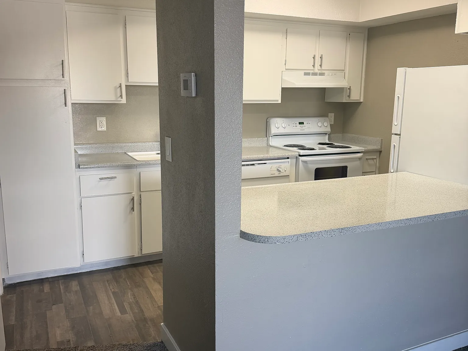 Studio, 400 sqft, $851 — Photo 4