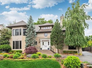 1115 Buckingham Rd, Fort Lee, NJ 07024