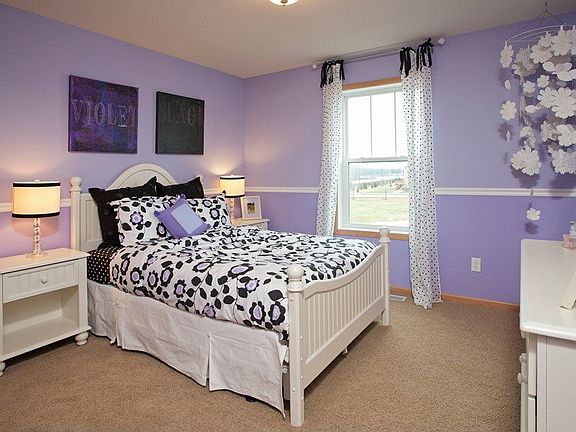 Bedroom 4 - 11'x13' with large walk-in closet