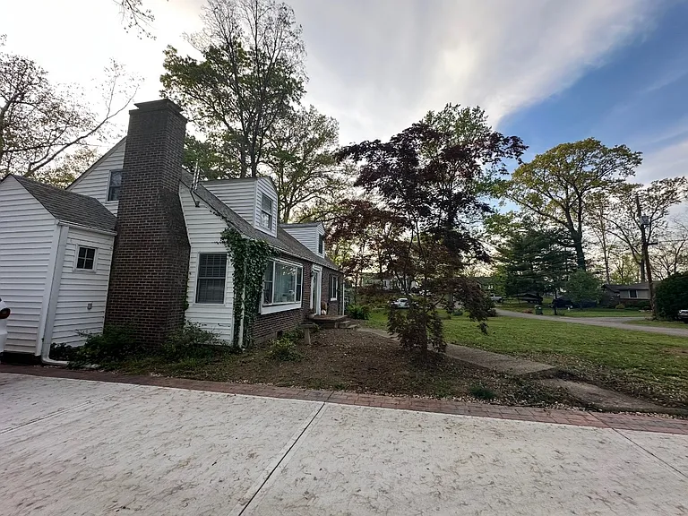 510 Fairlawn Cir — Photo 4