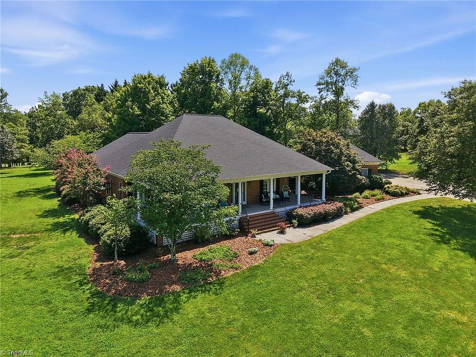 1st image of 3922 Old Berkshire Dr