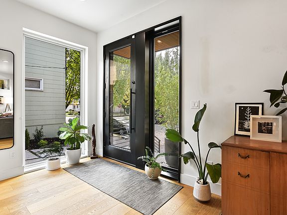 5th image of 2824 SE 18th Ave
