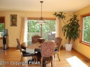 907 Thornberry Ln, East Stroudsburg, PA 18302