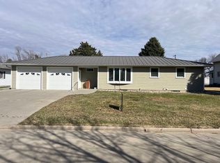 911 S Main St, Platte, SD 57369
