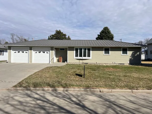 911 S Main St, Platte, SD 57369
