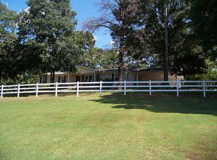 920 Old Stage Rd, Huntingdon, TN 38344