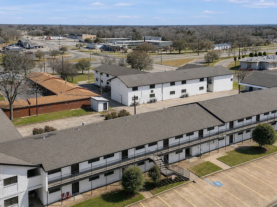 The community from above, just off South Austin Avenue.