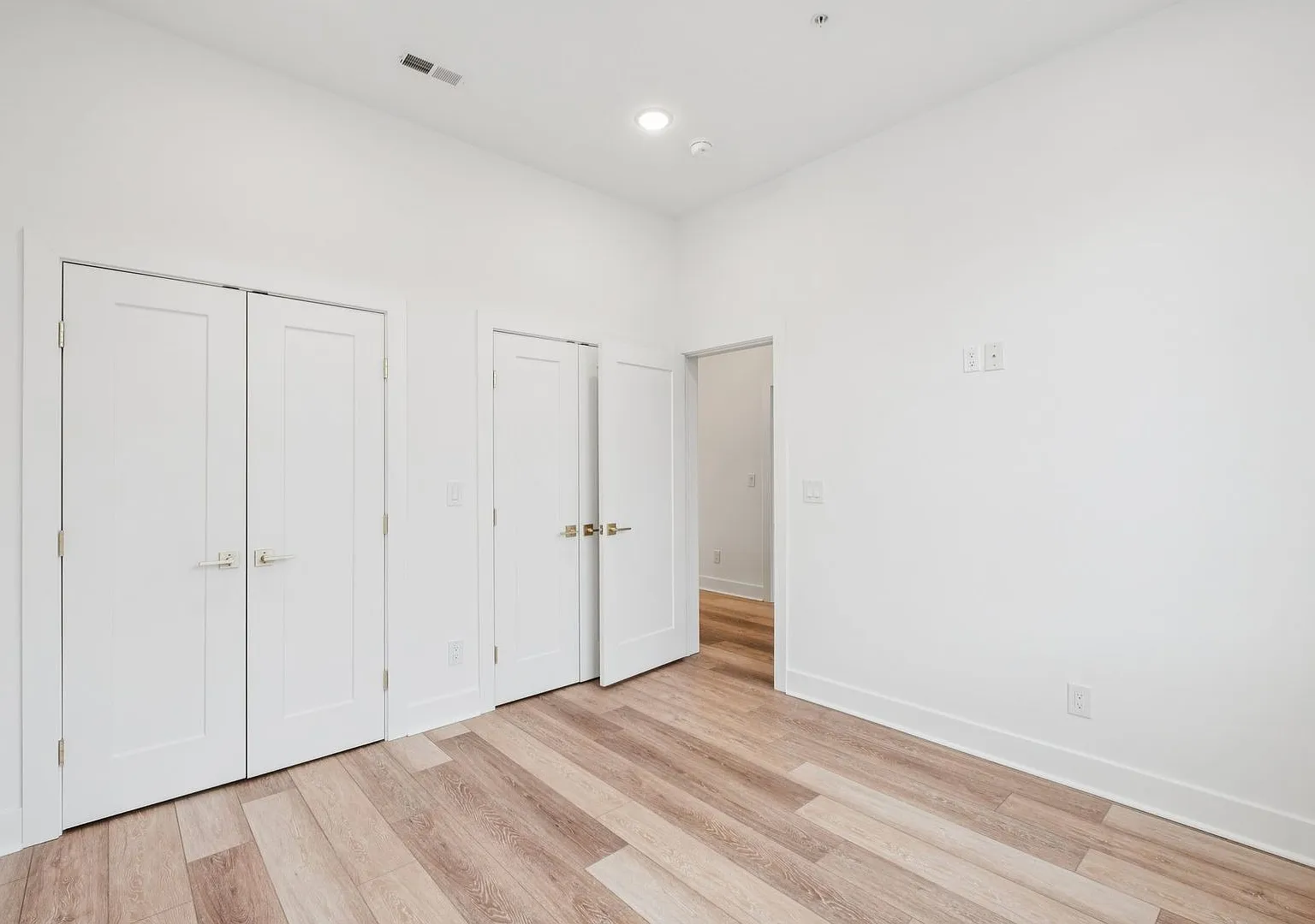 921 E Chelten Ave — Photo 4