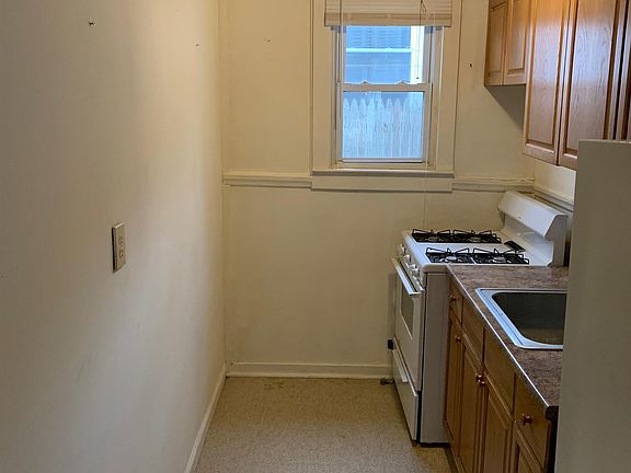 3rd image of 33 Old Route 202 Unit 8