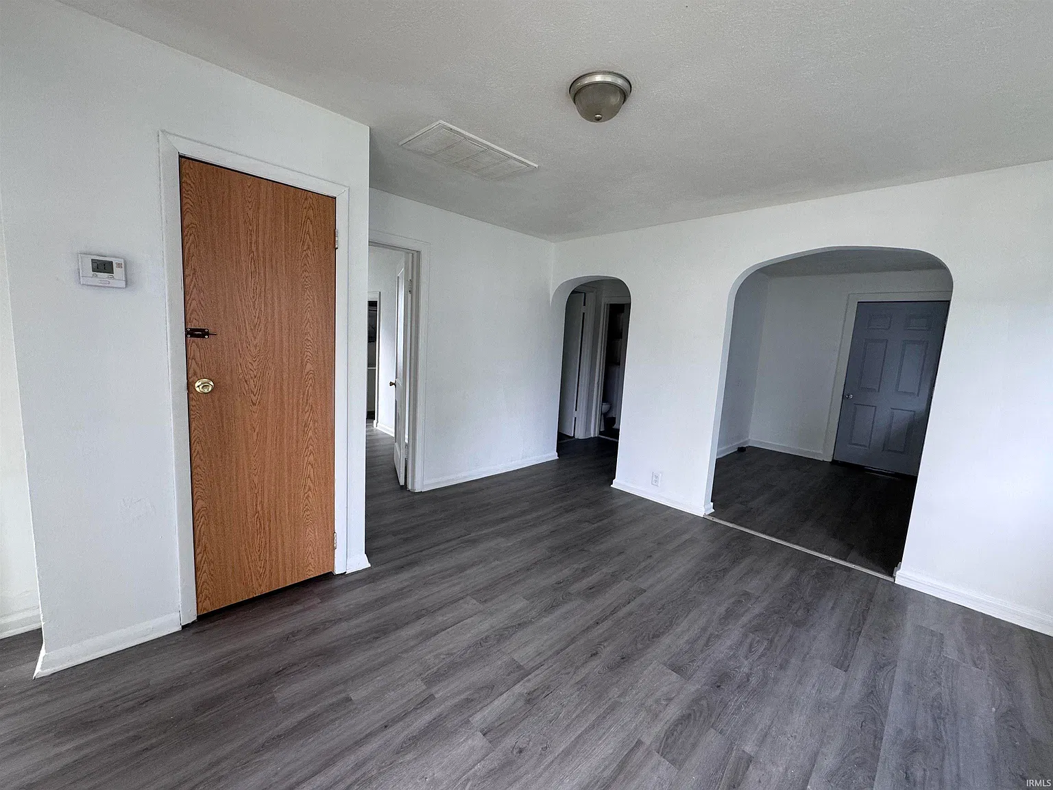 2 bed, 1.0 bath, 812 sqft, $750 — Photo 2