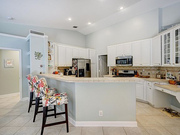 5th image of 1081 Egret Cir N