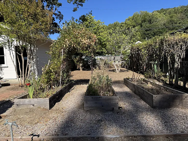 221 The Alameda — Photo 28